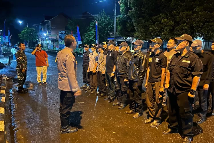 Perumahan Permata Depok Kelurahan Pondok Jaya, Cipayung, Depok menggelar apel keamanan di wilayah RW 07 Perumahan Permata Depok, Sabtu (15/4/2023). 