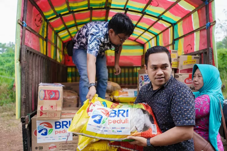 BRI memberikan layanan khusus persiapan Idul Fitri 2023. Selain itu juga berbagi sebagai bentuk tanggung jawab sosial. (istimewa)