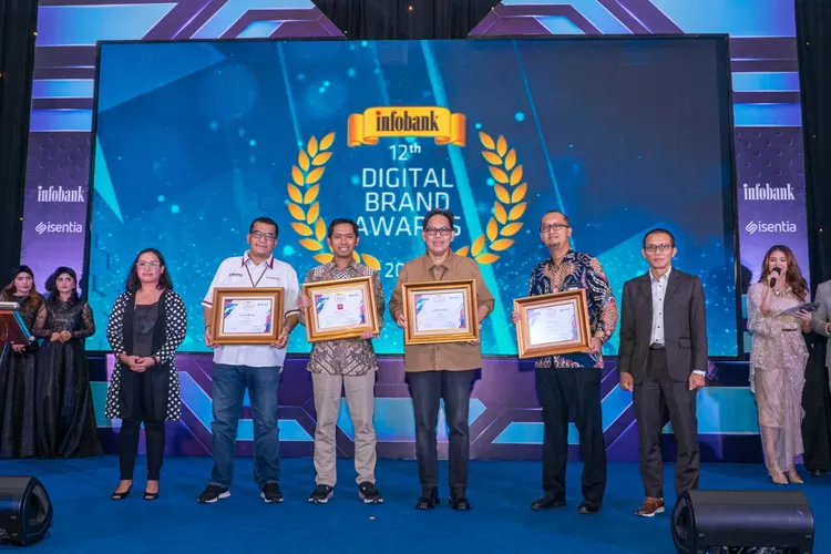 BUMD nomor satu  Pemprov DKI, Bank  DKI meraih 8 penghargaan  dari Infobank  atas prestasinya dalam  layanan digital, penyerahan dilaksanakan belum lama ini  sebuah hotel  di Jakarta. 
