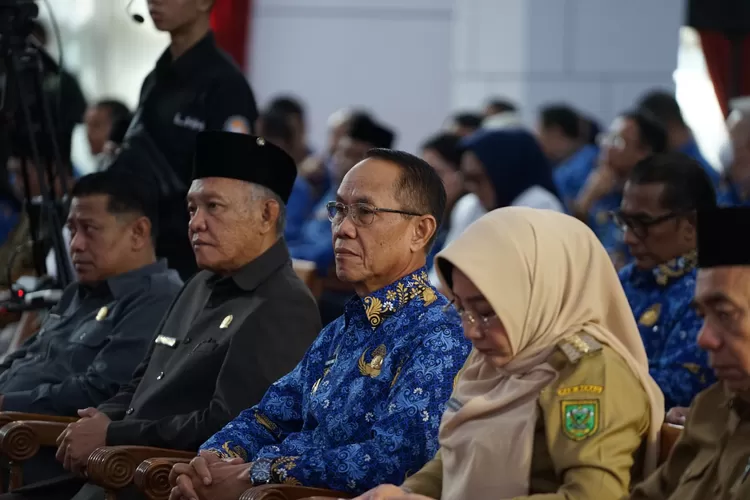 Wakil Ketua DPRD Kaltim Muhammad Samsun dan Gubernur Kaltim Isran Noor. (DPRD Kaltim)
