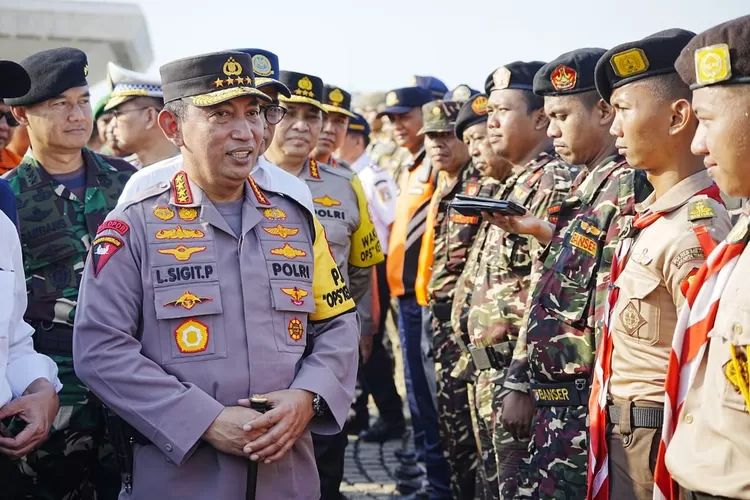 Kapolri Jenderal Pol Listyo Sigit pimpin Gelar Operasi Ketupat 2023 di Lapangan Monas Jakarta, gelar juga berlangsung secara serentak di seluruh wilayah Indonesia, dalam rangka pengamanan dan pelayanan untuk Lebaran. (Istimewa )