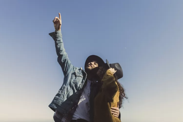 Ilustrasi tips menarik perhatian gebetan (Pexels/Chermiti Mohamed)