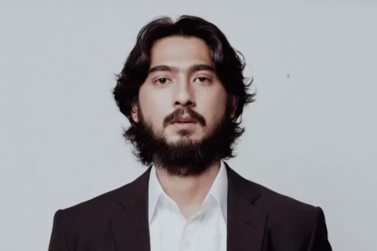 Terungkap! Memiliki Sifat Berbeda dengan Aldebaran, Arya Saloka Akui Hidupnya&hellip; (Gorajuara.com/dok: Instagram @arya.saloka)