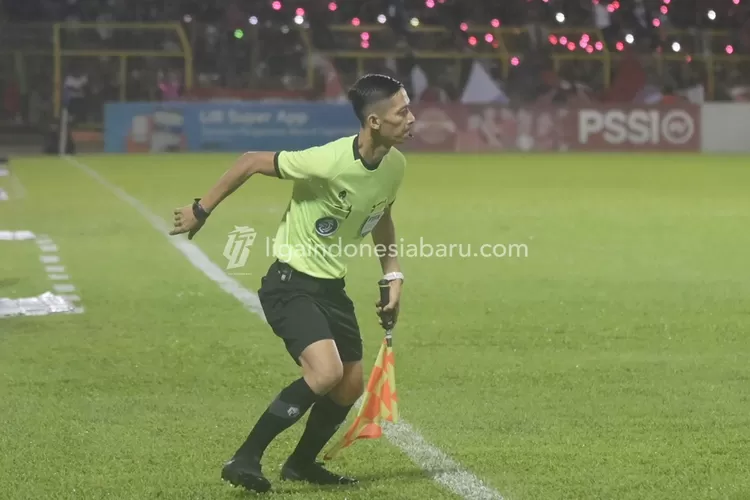Bangbang Syamsudar Raih Predikat Wasit Terbaik Kompetisi BRI Liga 1 (foto ligaindonesiabaru)