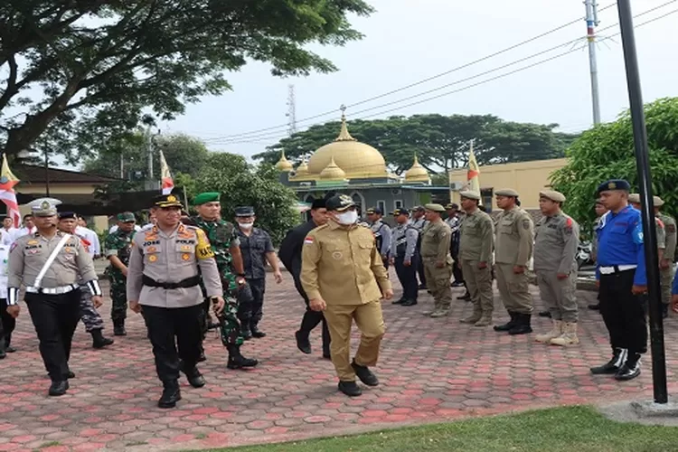 Bupati Batubara  didampingi Kapolres Lakukan Inspeksi Pasukan Apel Ops  Ketupat (Realitasonline/H Gus)