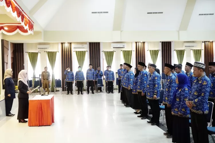 Jelang Idulfitri, IDP Lantik 34 Kepala Sekolah dan Mutasi 133 Guru (Dok. Humas Kominfo)