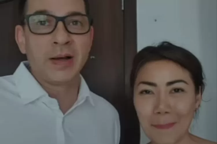 Ari Wibowo dan Inge Anugrah dalam video klarifikasi terbaru mereka terkait perceraian keduanya