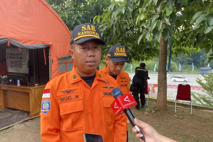  Kasie Operasi dan Siaga Kantor SAR Semarang Moel Wahyono saat ditemui ANTARA di Semarang, Jawa Tengah, Rabu (19/4/2023).  (ANTARA/Hreeloita Dharma Shanti)