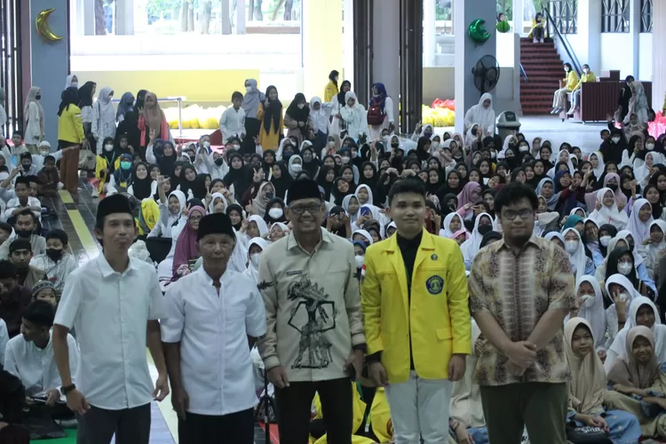 Panitia Gerigi mengadakan santunan untuk anak yatim (dok. Panitia Gerigi)