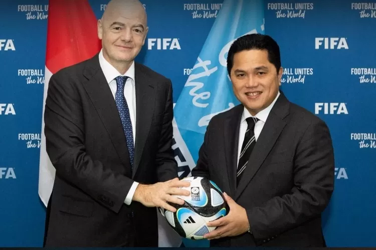 Hasil Kerja Keras Erick Thohir, Bikin Sanksi Ringan FIFA untuk Indonesia, Pengamat: Jangan Jumawa!. (tangkapan gambar instagram&nbsp;@totalpolitikcom)