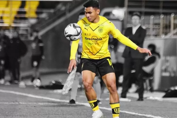Asnawi Mangkualam bersama Jeonnam Dragons di K-League 2 (Foto : Akun Instagram @asnawi_bhr.)