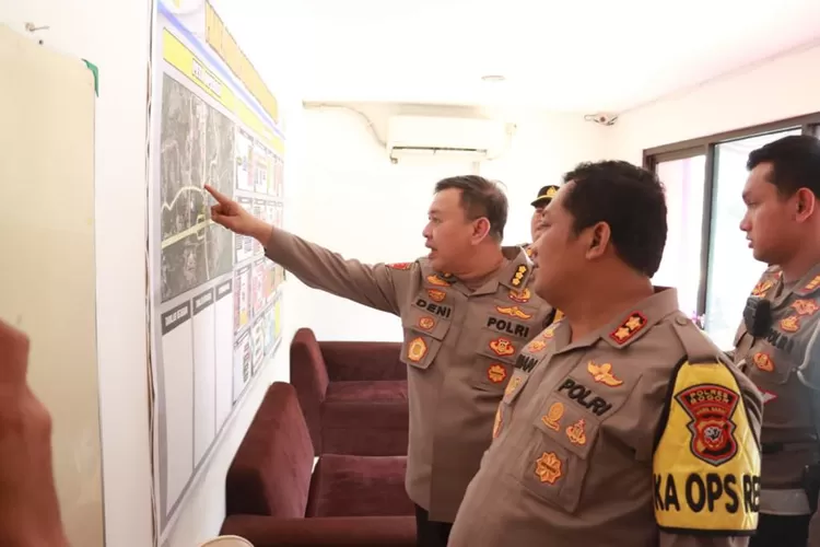 tim asistensi pamatwil Polda Jabar yang lakukan peninjauan ke sejumlah pos pengamanan operasi ketupat Lodaya 2023 yang berada di wilayah hukum Polres Bogor (Bogor Times/azis)