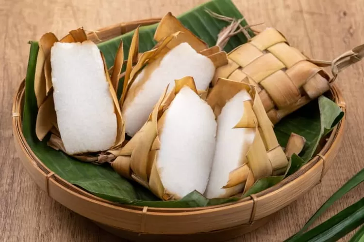 Resep Masak Ketupat Cara Mudah Dan Praktis Untuk Membuat Ketupat Hemat Waktu Dan Gas Hallo Depok