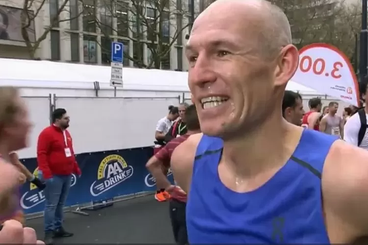 Potret Arjen Robben saat lomba lari marathon (Instagram @balletjebreed_)