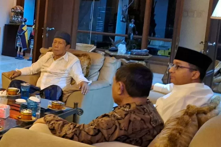 Sekretaris Jenderal Ormas Rekonsiliasi Masyarakat (Rekat) Indonesia Heikal Safar dua hari yang lalu berkunjung ke tempat kediaman Letjen TNI (Purn) Sutiyoso di Jakarta Timur untuk bersilaturahmi. (Foto: Istimewa