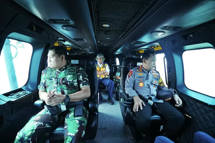 Panglima TNI Laksamana Yudho Margono, Menhub Budi Karya Samadi dan Kapolri Jenderal Pol Listyo Sigit memantau arus mudik dari Helikopter  (Istimewa )