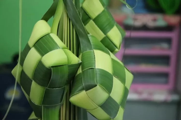 Ketupat (Mufid Majnun (Unsplash))