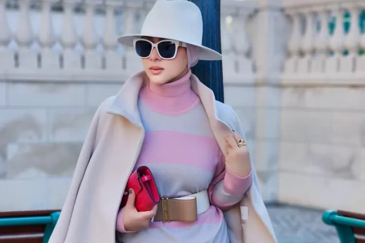 Syahrini mengundang gelak tawa netizen menjadi auto ngakak pasca ketahuan edit warna sepatu sang suami dari cokelat menjadi hitam (Instagram @princessyahrini)