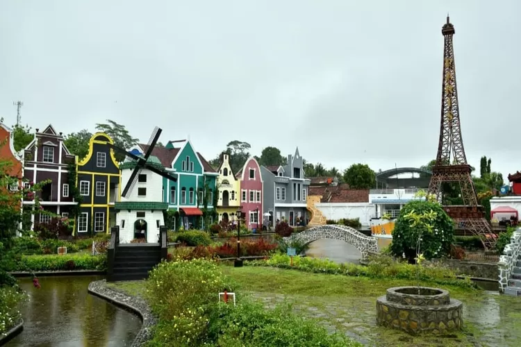 Mau jalan-jalan ke tempat wisata di Kebumen? Simak rekomendasi tempat terkenal yang wajib kamu kunjungi. (Pemkab Kebumen)