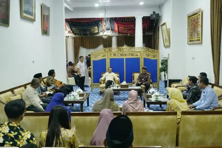 Bupati Tanah Datar, Eka Putra, SE, MM menerima kunjungan pengurus Ikatan Keluarga Tanah Datar (IKTD) Provinsi Riau.