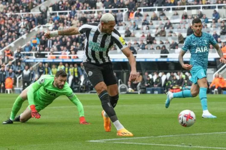  Newcastle United Mengamuk, Geprek Tottenham Hotspurs Tanpa Ampun 6-1 (Getty Images/Alex Dodd)