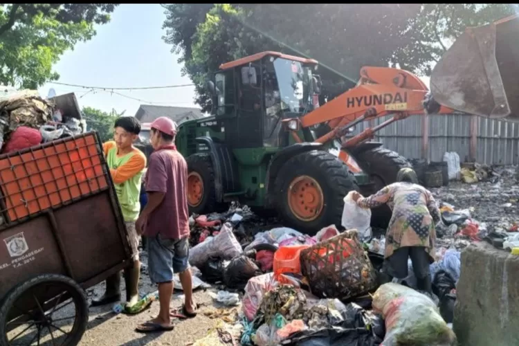 Petugas angkut sebanyak 100 ton sampah di Depok  (Ist)