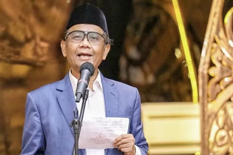 Arsip foto: Menteri Koordinator Bidang Politik, Hukum, dan Keamanan Mahfud MD memberi ceramah untuk kader dan petinggi PDIP saat peringatan Nuzulul Qur&rsquo;an di Masjid At-Taufiq, Kompleks Sekolah PDIP, Jakarta, Selasa (11/4/2023).  (ANTARA/HO-Humas Kemenko Polhukam)