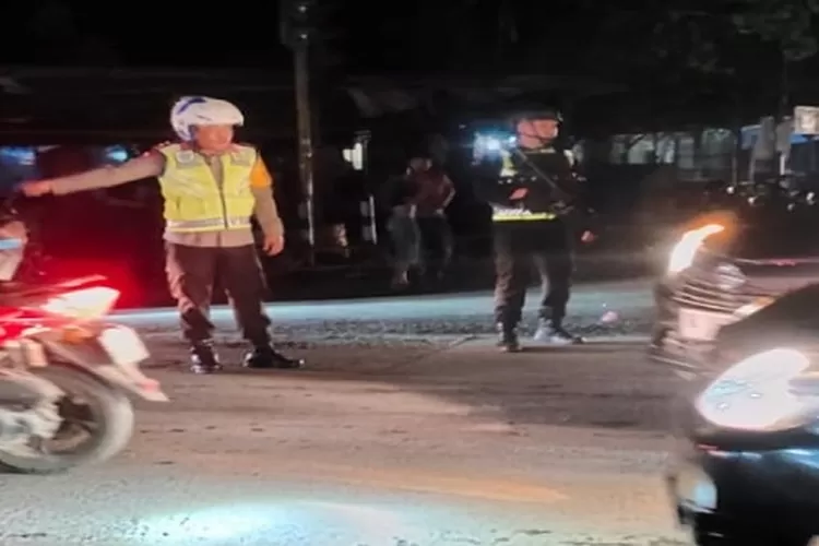 Kapoldasu Irjen Pol Drs RZ Panca Simanjuntak beserta rombonggan langsung tinjau kelokasi di Jalinsum  (RealitasOnline/MA)