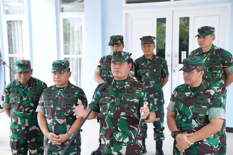 Panglima TNI menjelaskan hasil evaluasi operasi militer di Papua (Puspen TNI)