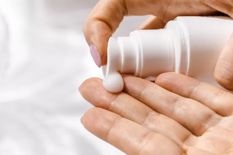 7 Body lotion untuk Lindungi Kulit dari Sinar UV, Nomor 4 Jaga Kelembaban hingga 24 Jam (Pixabay)