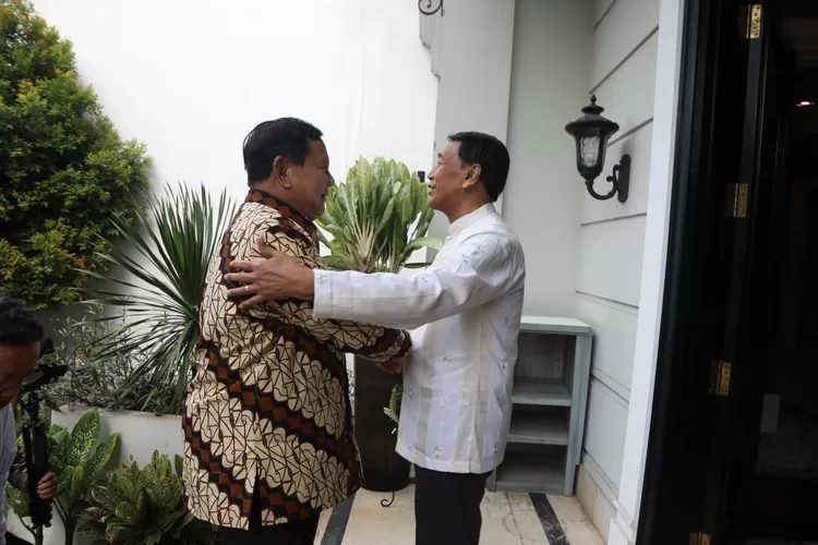 Menhan Prabowo bertemu dengan Wiranto selaku Watimpres (Kemhan)