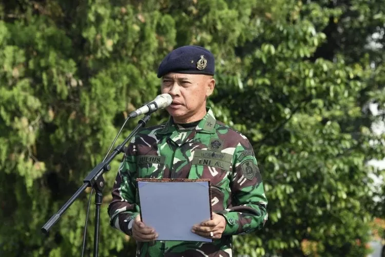 Kepala Pusat Penerangan (Kapuspen) TNI Laksda TNI Julius Widjojono (Dispenal)