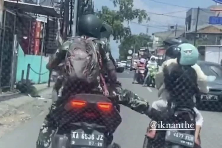 Ternyata oknum pasukan elite TNI AU yang tendang ibu pengendara motor di Bekasi (Tangkapan Layar Video @txtberseragam)