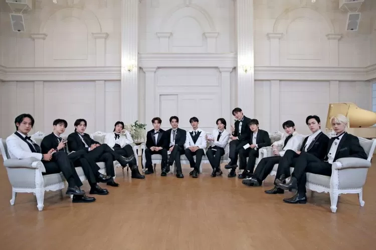 Grup idola K-pop SEVENTEEN ( Twitter.com/pledis_17)