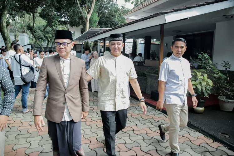 Wali Kota Bogor Bima Arya ajak Wakil Wali Kota Bogor Dedie Rachim silaturahmi ke mantan Wali Kota Bogor dan danrem. (Prokompim Kota Bogor)