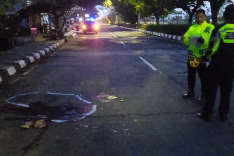 Satlantas Polrestabes Semarang saat melakukan olah TKP kecelakaan akibat balap liar di Jalan Madukoro Semarang. (Istimewa)