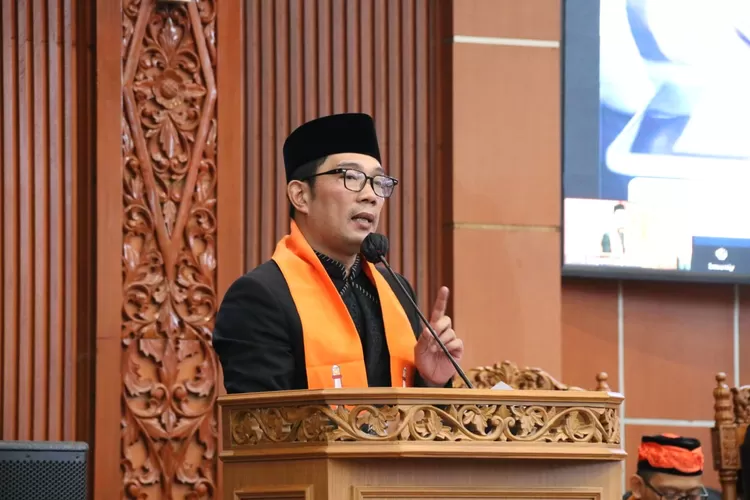 Gubernur Jawa Barat Ridwan Kamil saat memberikan sambutan di Rapat Paripurna HUT Kota Depok ke-24. Emil menyatakan undur diri dari Jawa Barat.&nbsp; (janter)
