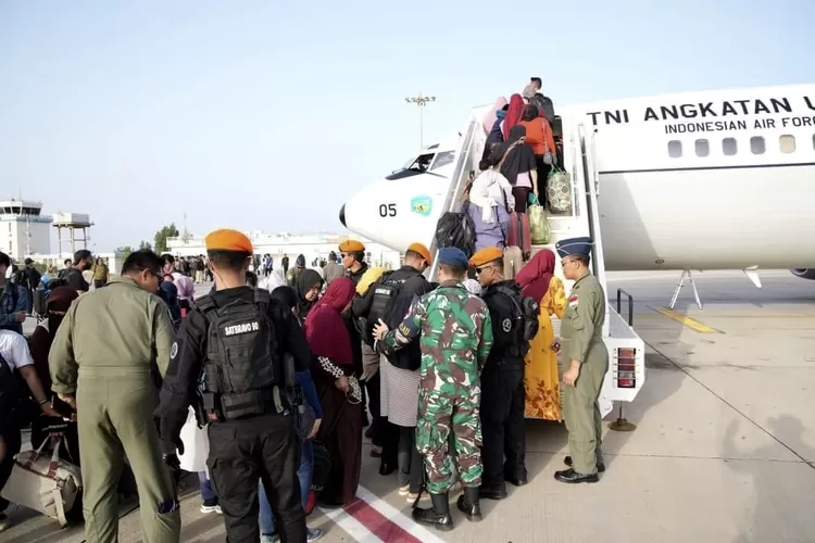 Suasana evakuasi WNI di Sudan - Foto: Puspen TNI