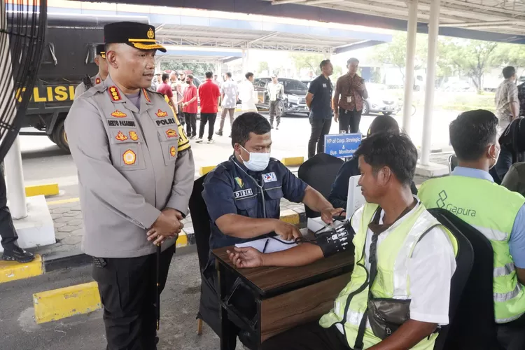 Polresta Bandara Soekarno Hatta (Soetta) melakukan pelayanan pemeriksaan kesehatan bagi serikat pekerja dan karyawan di Lingkungan Bandara Soekarno Hatta. (Humas Bandara )