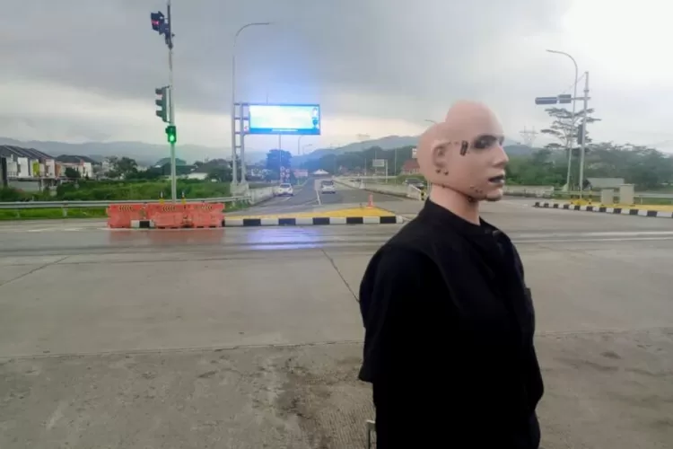 Uji Coba Robot Saka Di Exit Tol Sumedang. (radarsumedang.com)