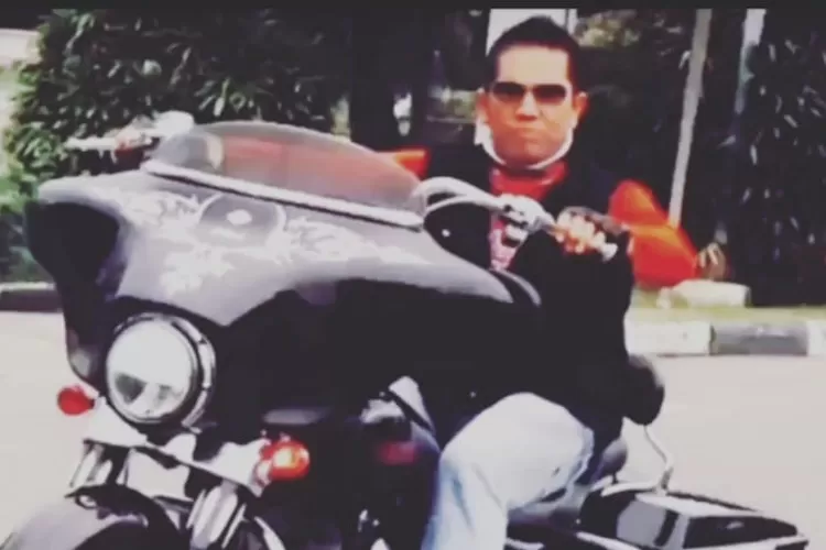 Tangkap Layar Instagram dari  Ahmad Sahroni tentang foto AKBP Achiruddin Hasibuan (Instagram @ahmadsahroni88)