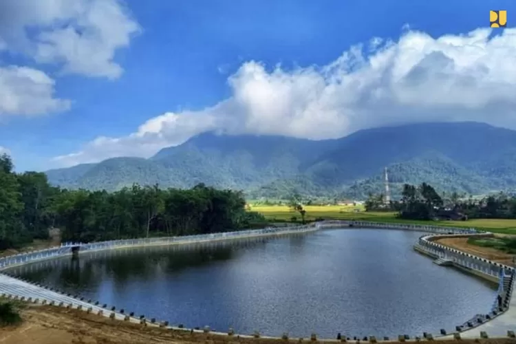 Sebagai upaya upaya meningkatkan tampungan air dan mendukung ketahanan pangan nasional, Kementerian Pekerjaan Umum dan Perumahan Rakyat (PUPR) telah menyelesaikan pembangunan Embung Talago Mumbuang di Kabupaten Agam Provinsi Sumatera Barat.