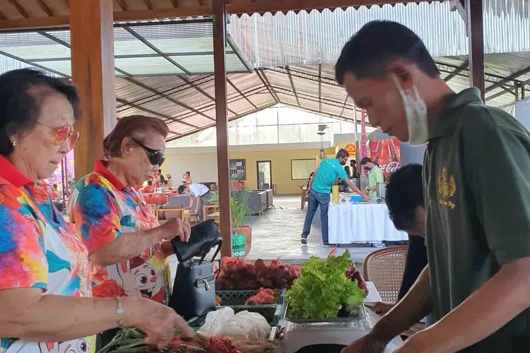 Nara Kupu Kupu Jogyakarta menghelar pasar  sayur organik untuk meningkatkan produk petani di  sekitar kawasan wisata baru Nara Kupu Kupu.