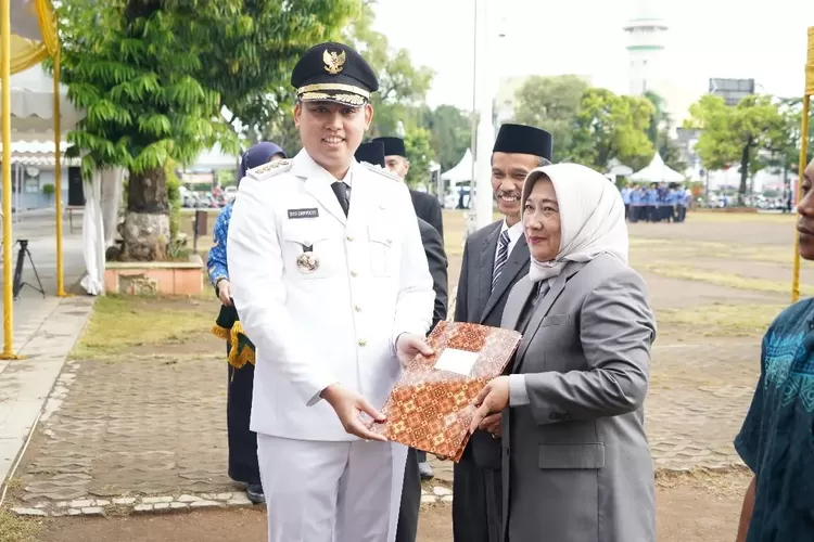 Bupati Dico M Ganinduto saat Upacara Peringatan Hari Otonomi Daerah ke-XXVII tahun 2023 di Alun-alun Kendal. (edi prayitno/kontributor kendal)