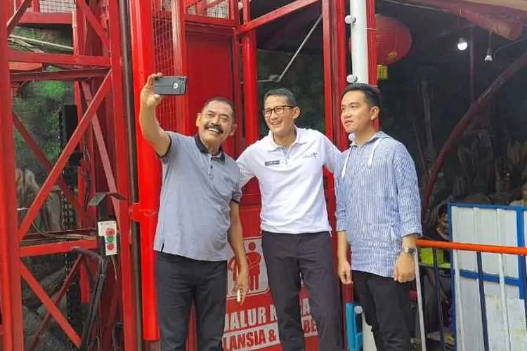Sandiaga Uno bersama Ketua DPC PDIP Solo FX Hadi Rudyatmo dan Wali Kota Solo, Gibran Rakabuming Raka (Endang Kusumastuti)
