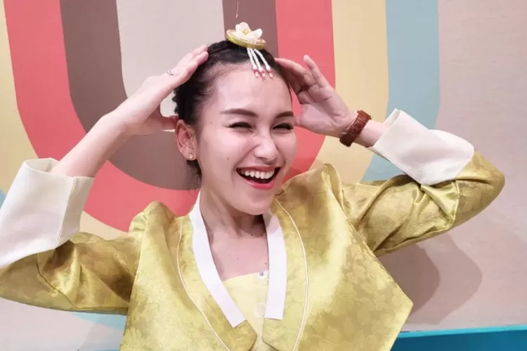 Ayu Ting Ting ketemu dengan satu member BTS ini di Busan (Gorajuara/Instagram/@ayutingting2)