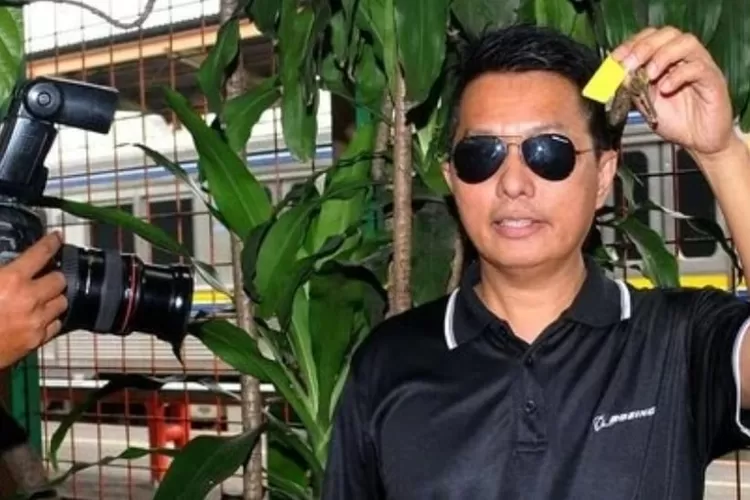 Kasat Narkoba Polres Jakarta Timur AKBP Buddy Alfrits Towoliu ditemukan meninggal dunia di rel perlintasan Jatinegara &ndash; Bekasi, Jakarta Timur, pada Sabtu (29/4), sekitar ukul 09.32 WIB.