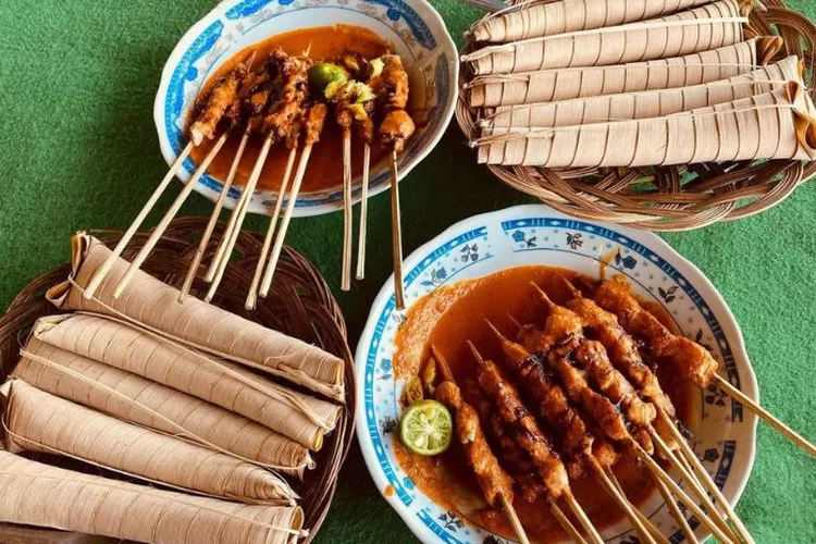 Enaknya sate bulayak kuliner khas Mandalika Lombok yang menggugah selera. (instagram.com/zuhriyahsugiharto)