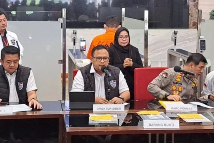 Bareskrim Polri tangkap tersangka ujaran kebencian terhadap. Muhammadiyah, Andi Pangerang Hasanuddin. 