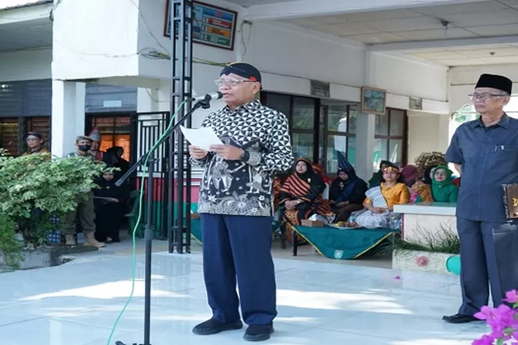 Bupati Asahan H. Surya saat membacakan isi Pancasila di peringatan Hardiknas  (Realitasonline/ist)